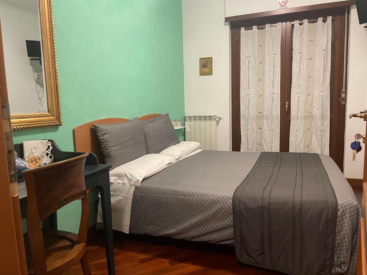 Bb Nuova Fiera Di Roma Bed & Breakfast *